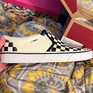 Brand new vans never worn before still in box black and white no lace size 8.5